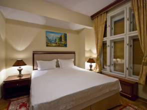 Travelling Actor - Inn
