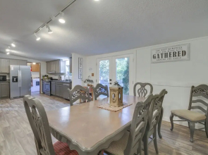 Spacious Home: 10 Miles to Wintergreen Resort!