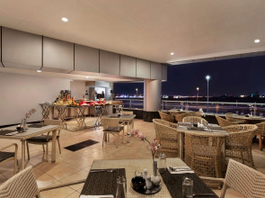 Отель Ramada by Wyndham Dubai Barsha Heights