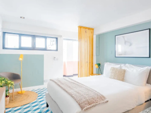 w Beautiful Loft in Santa Ana