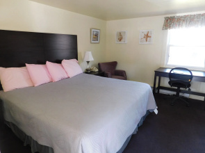 Blue Spruce Motel & Townhouses