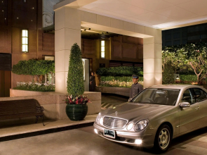 Mayfair Bangkok Marriott Executive Apartments SHA Plus +
