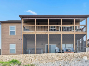 A Birds Eye Bridge View - 5 BDR w/ Private Hot Tub