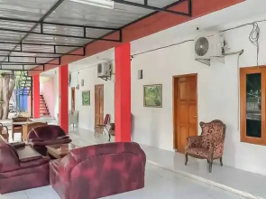 Rumah Panggung Guest House Syariah Mitra RedDoorz