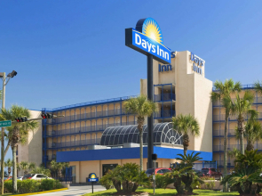Days Inn by Wyndham Panama City Beach/Beachfront Resort