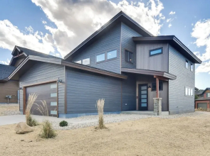 In Granby Ranch Ski Resort: Sleek Home w/ Hot Tub!