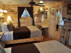 The Cedaredge Lodge
