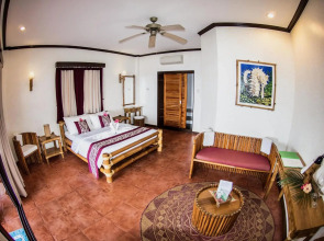 Pura Vida Beach & Dive Resort