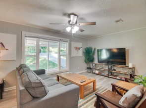 Bella Vista Vacation Rental Near Lake Access!