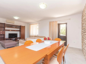 Beautiful Home in Bibinje With 5 Bedrooms