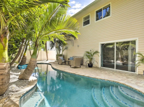 Indian Rocks Beach Oasis - 2 Blocks to Beach!