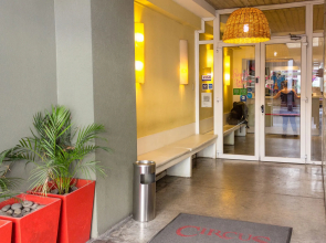 Circus Hotel & Hostel