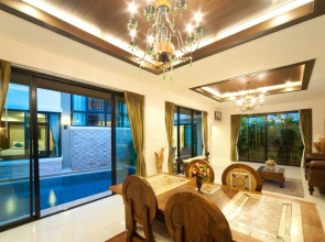 Dancenter Luxury Underwater World Pattaya