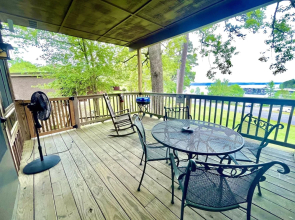 Lake view King Studio with full kitchen, deck overlooking Lake Ouachita, king bed and queen sleeper sofa by RedAwning
