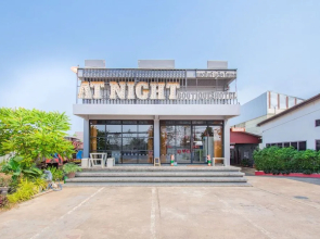 OYO 650 At Night Pranburi