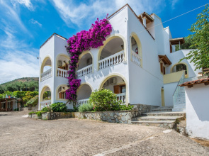 Dionysos Studios & Apartmets
