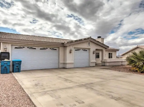 Pool & Yard: Pet-friendly Lake Havasu Home