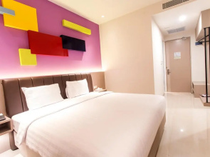 Zoom Dharmahusada Hotel