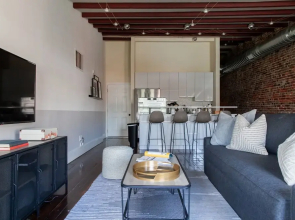 Domio Old City Hip 2br/2ba Apt Near Betsy Ross