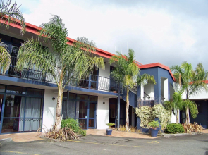 Aaron Court Motor Inn