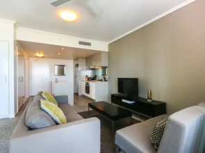 2 Bedroom Riverside Apartment in Hamilton Portside