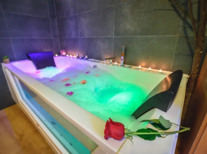 Rural House With Jacuzzi and Fireplace in the Room for 2 People