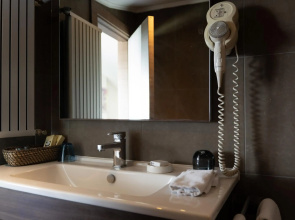 Elanaz Hotel