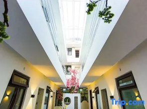 Linfen Qiqi Movie Homestay (Drum Tower)