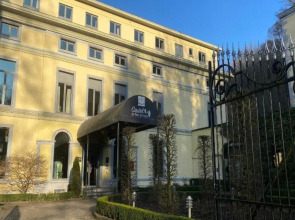 Castel de Pont-à-Lesse Hotel