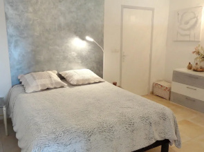 Apartment With one Bedroom in Manosque, With Wonderful Mountain View, Furnished Garden and Wifi - 97 km From the Beach