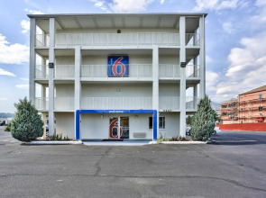 Motel 6 Flagstaff East - Lucky Lane