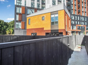 Urban Vogue Escape with Parking- Air-con