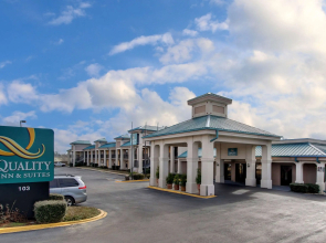 Quality Inn & Suites Clinton - Jackson West