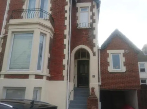 8A Kenilworth Road