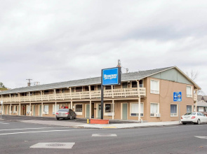 Rodeway Inn & Suites