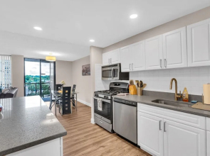 2BR Modern Apt with Easy Access to City