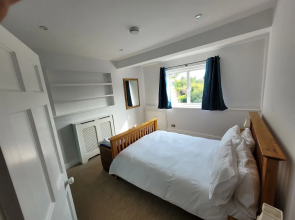 Remarkable 8 Bed Family House Sleeping 16 w/ Pool