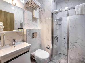 Seven Roses Apart Hotel