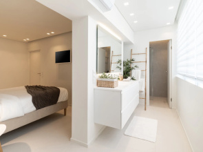2BD Boho Sea View Apartment by The Olon