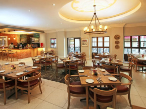 Hollow on the Square City Hotel