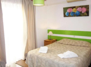 E-Nove Lounge Hostel Caffe