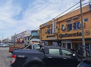 OYO 89817 Hotel Sura