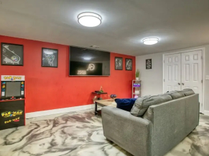 Lrg 5BR 5BA Home w 10 Beds Pool Hottb Gamerm2