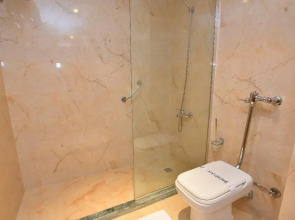 Hawaii Riviera Club Aqua Park - Families and Couples Only