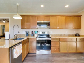 Modern Retreat Near Smoky Mtns & Asheville!