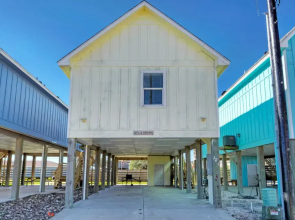 2 Homes on the Bay, Shared Waterfront Pool + Boat Dock Laguna Village Paradise