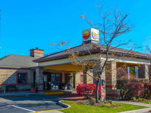 Comfort Inn & Suites Erie - Splash Lagoon Indoor Waterpark