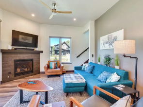 Hike, Ski, Golf, & Fish: Silverthorne Townhome!