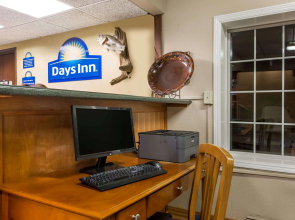 Days Inn by Wyndham Pierre