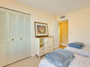 Pool, Patio & Fireplace: Glendale Oasis!